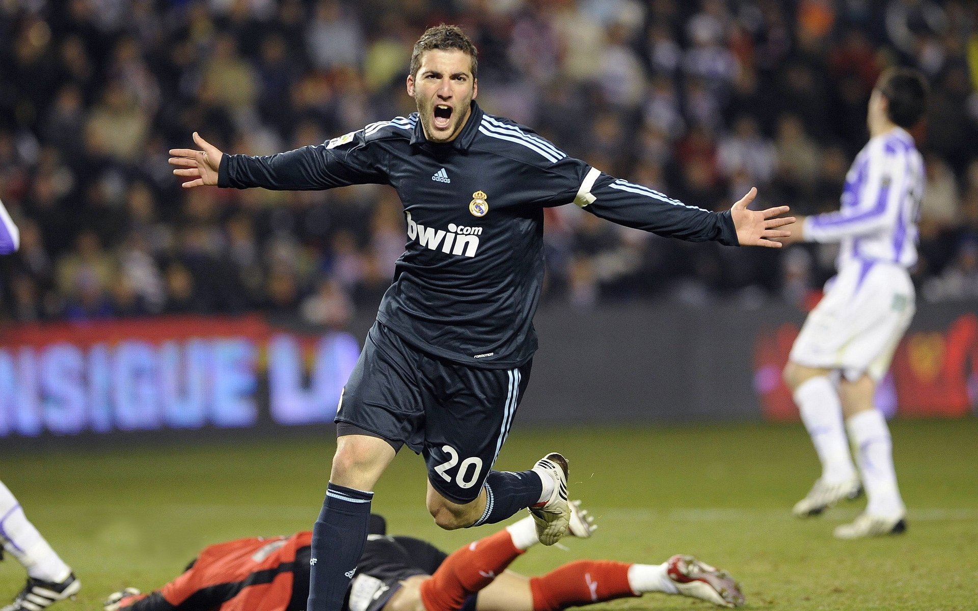 西甲攻防精彩：节奏快得令人震撼！，西甲身体对抗